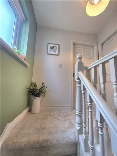 https://photos-a.propertyimages.ie/media/5/3/3/4931335/e3e6e5c6-3324-438c-86a1-e014dbbdf57c_l.jpg