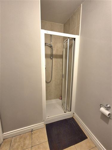 https://photos-a.propertyimages.ie/media/5/3/3/4931335/e3e6e5c6-3324-438c-86a1-e014dbbdf57c_l.jpg