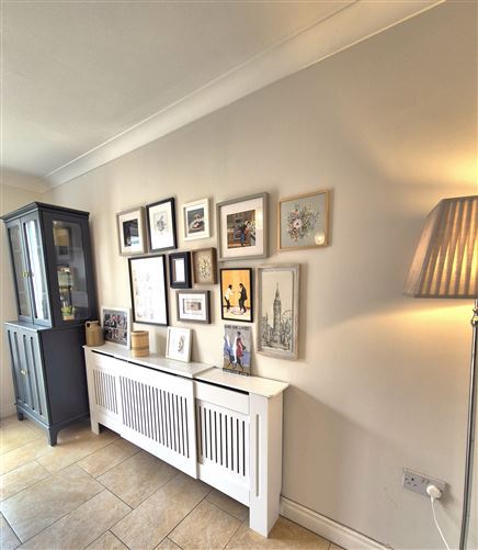 https://photos-a.propertyimages.ie/media/5/3/3/4931335/e3e6e5c6-3324-438c-86a1-e014dbbdf57c_l.jpg