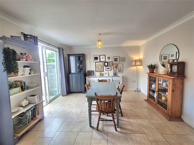 https://photos-a.propertyimages.ie/media/5/3/3/4931335/e3e6e5c6-3324-438c-86a1-e014dbbdf57c_l.jpg