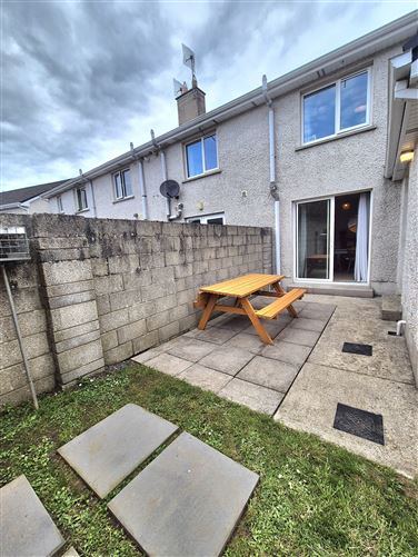 https://photos-a.propertyimages.ie/media/5/3/3/4931335/e3e6e5c6-3324-438c-86a1-e014dbbdf57c_l.jpg