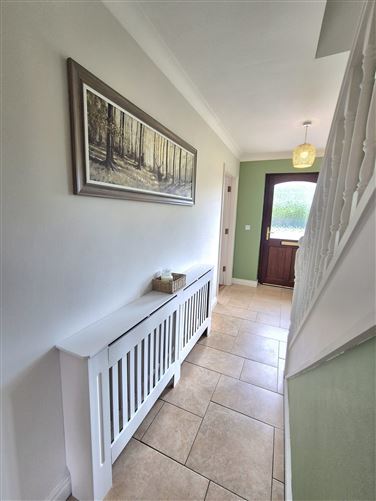 https://photos-a.propertyimages.ie/media/5/3/3/4931335/e3e6e5c6-3324-438c-86a1-e014dbbdf57c_l.jpg