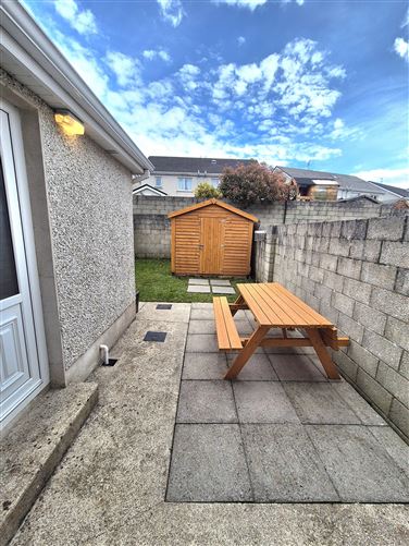 https://photos-a.propertyimages.ie/media/5/3/3/4931335/e3e6e5c6-3324-438c-86a1-e014dbbdf57c_l.jpg