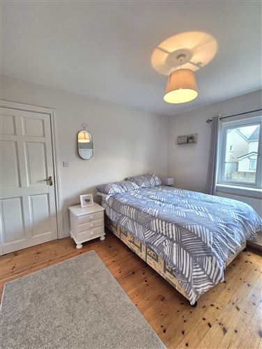 https://photos-a.propertyimages.ie/media/5/3/3/4931335/e3e6e5c6-3324-438c-86a1-e014dbbdf57c_l.jpg