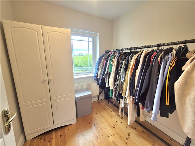 https://photos-a.propertyimages.ie/media/5/3/3/4931335/e3e6e5c6-3324-438c-86a1-e014dbbdf57c_l.jpg