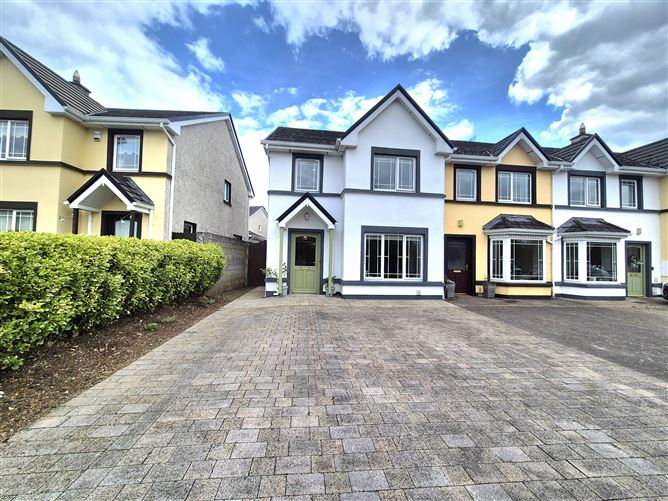 https://photos-a.propertyimages.ie/media/5/3/3/4931335/e3e6e5c6-3324-438c-86a1-e014dbbdf57c_l.jpg