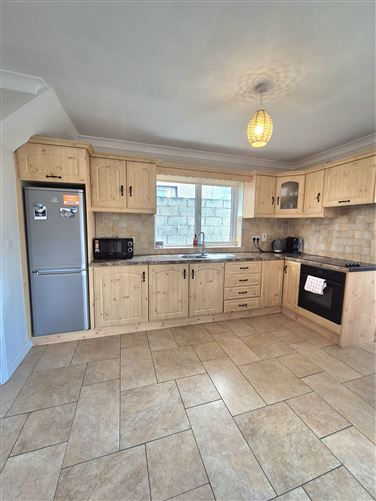https://photos-a.propertyimages.ie/media/5/3/3/4931335/e3e6e5c6-3324-438c-86a1-e014dbbdf57c_l.jpg