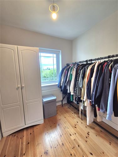 https://photos-a.propertyimages.ie/media/5/3/3/4931335/e3e6e5c6-3324-438c-86a1-e014dbbdf57c_l.jpg