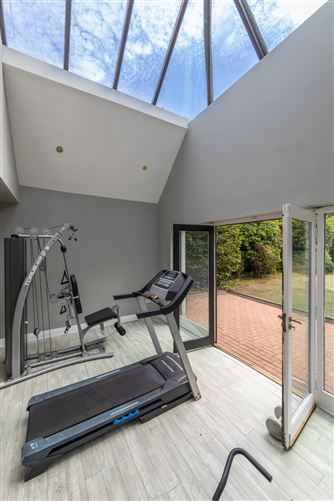 Hollybrook House, Glenamuck Road, Carrickmines, Dublin 18