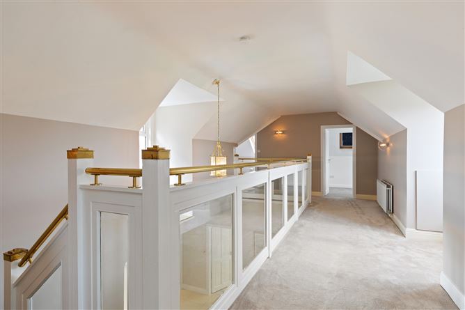 Hollybrook House, Glenamuck Road, Carrickmines, Dublin 18