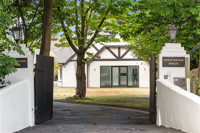 Hollybrook House, Glenamuck Road, Carrickmines, Dublin 18
