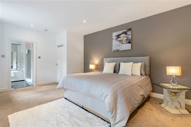 Hollybrook House, Glenamuck Road, Carrickmines, Dublin 18
