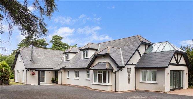 Hollybrook House, Glenamuck Road, Carrickmines, Dublin 18