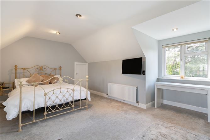 Hollybrook House, Glenamuck Road, Carrickmines, Dublin 18