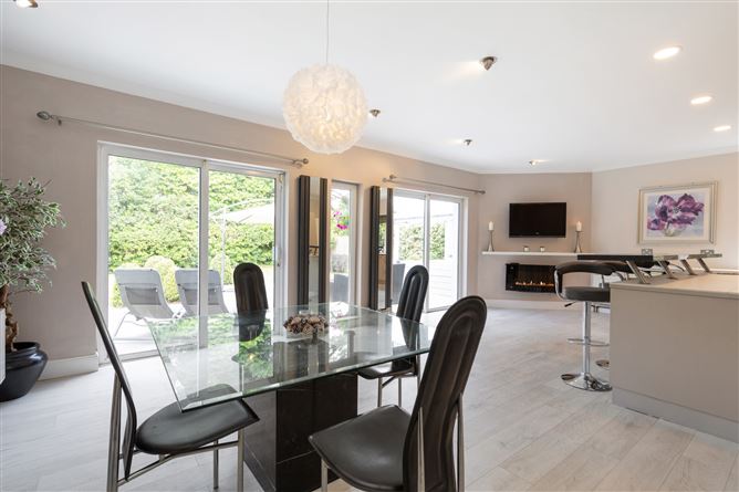 Hollybrook House, Glenamuck Road, Carrickmines, Dublin 18