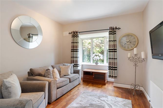 Hollybrook House, Glenamuck Road, Carrickmines, Dublin 18