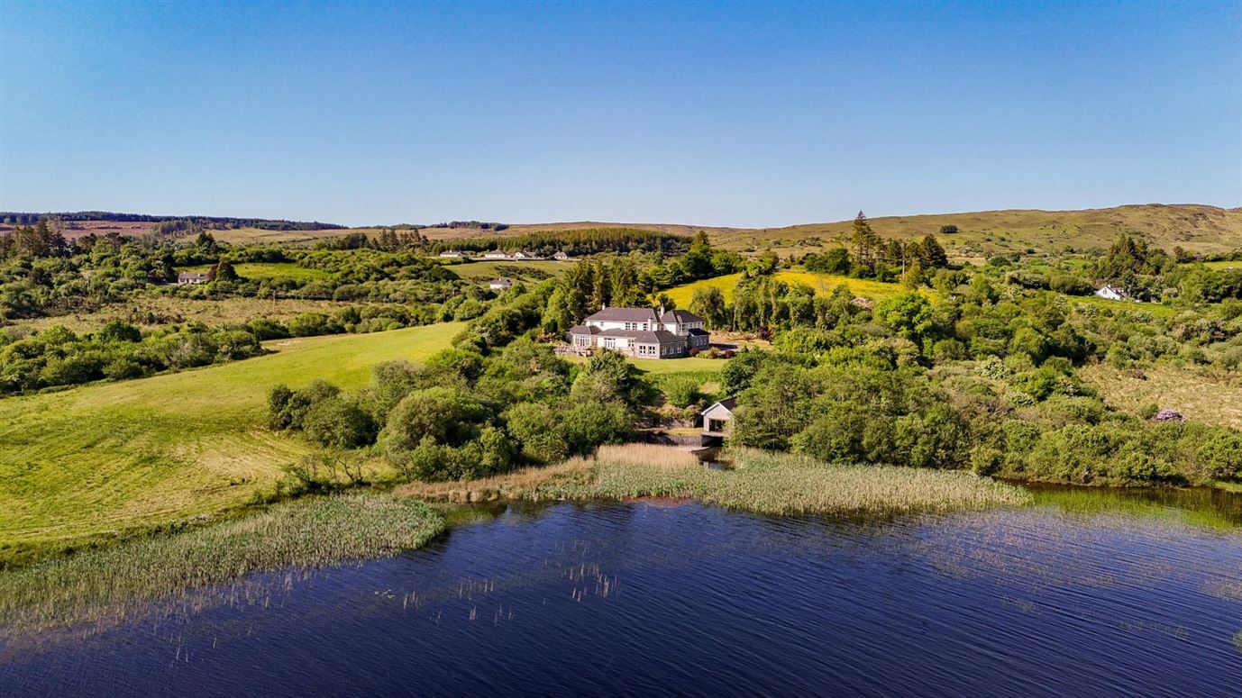 Kitts Bay - Lake Shore House, Glann Road, Oughterard, Co. Galway