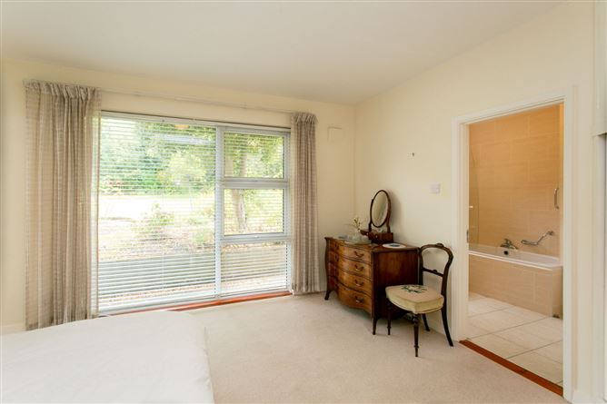 6 Taney Lawn, Dundrum, Dublin 14