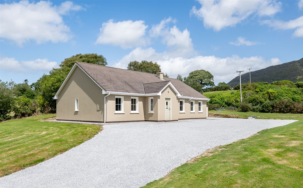 Clogherane, Lauragh Upper, Kenmare, Co. Kerry Clogherane, Lauragh Upper, Kenmare, Co. Kerry