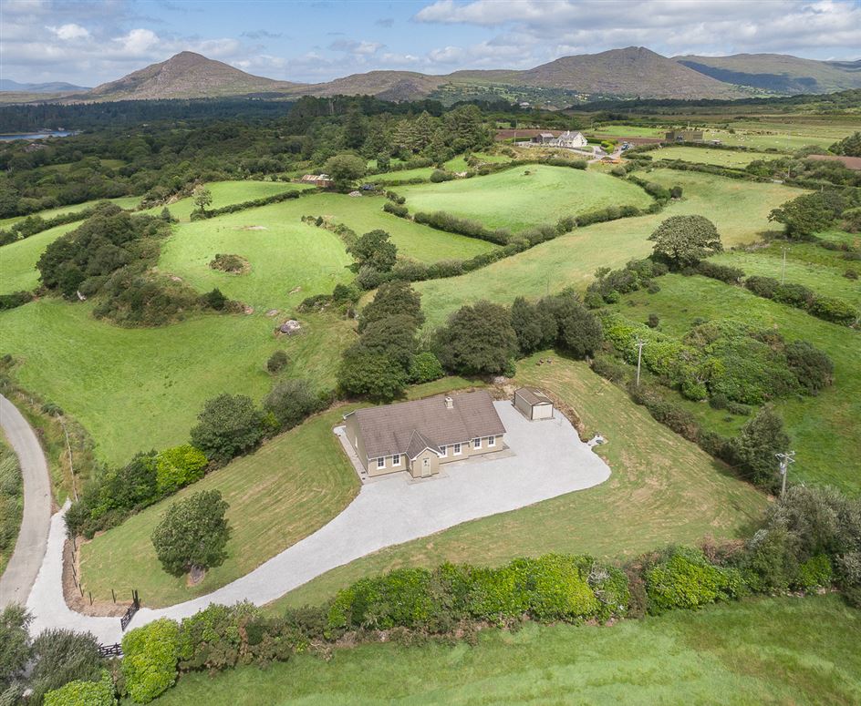 Clogherane, Lauragh Upper, Kenmare, Co. Kerry Clogherane, Lauragh Upper, Kenmare, Co. Kerry
