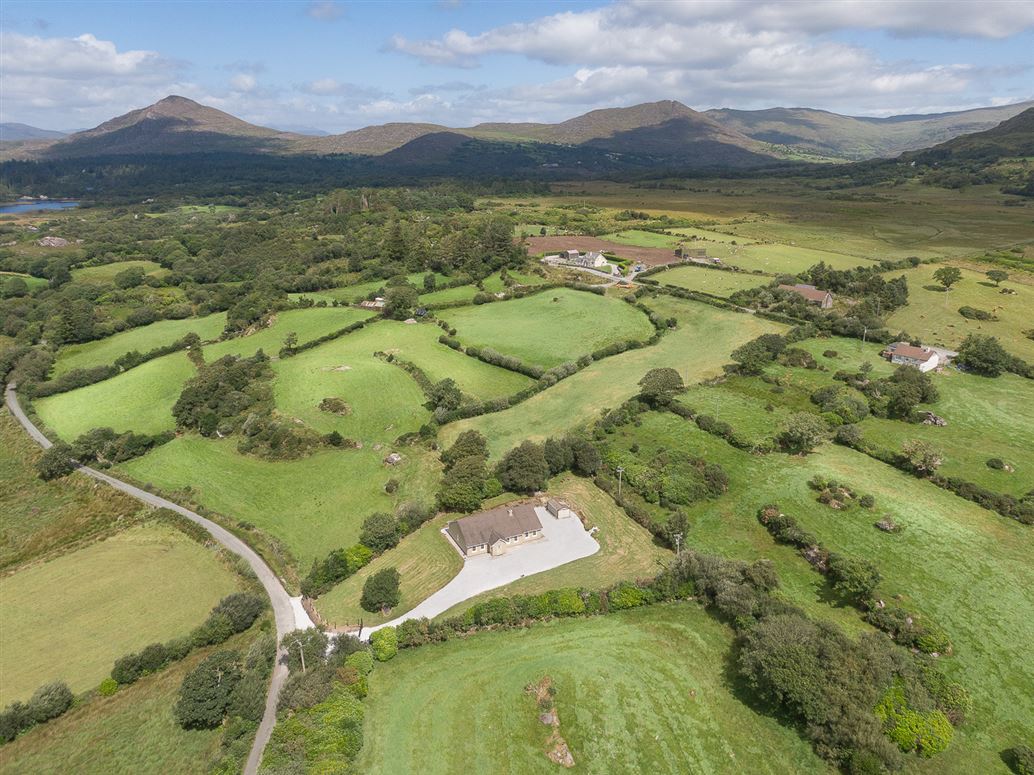 Clogherane, Lauragh Upper, Kenmare, Co. Kerry Clogherane, Lauragh Upper, Kenmare, Co. Kerry