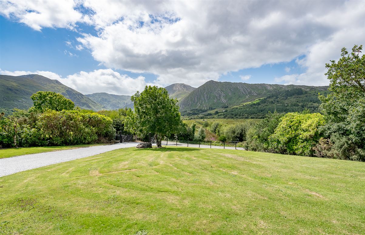 Clogherane, Lauragh Upper, Kenmare, Co. Kerry Clogherane, Lauragh Upper, Kenmare, Co. Kerry