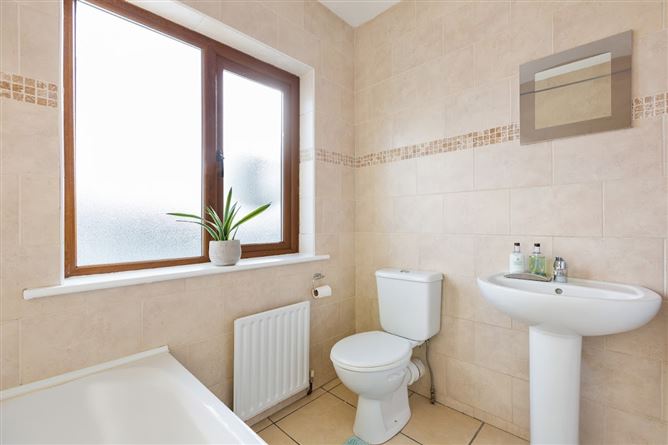 63 Mount Eagle Drive, Leopardstown, Dublin 18