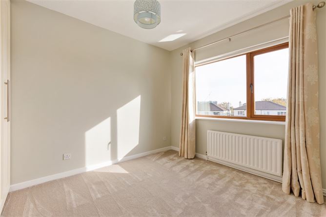 63 Mount Eagle Drive, Leopardstown, Dublin 18