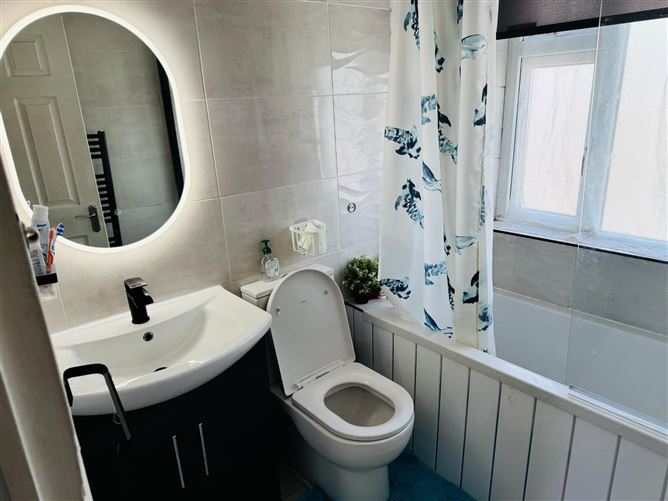 https://photos-a.propertyimages.ie/media/5/3/5/4925535/6ad142ff-8ef8-4e4a-b9d7-41634be9f278_l.jpg