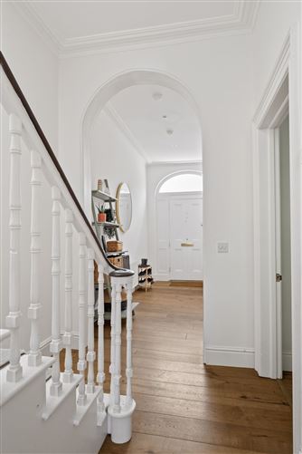 https://photos-a.propertyimages.ie/media/5/3/5/4950535/b1a2684a-c64d-4427-9c6c-9f002fd93442_l.jpg