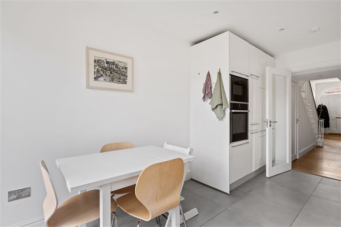 https://photos-a.propertyimages.ie/media/5/3/5/4950535/b1a2684a-c64d-4427-9c6c-9f002fd93442_l.jpg