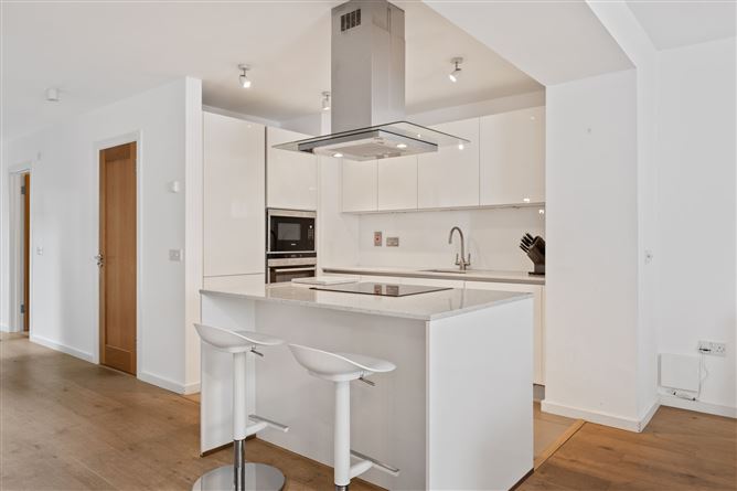 https://photos-a.propertyimages.ie/media/5/3/5/4950535/b1a2684a-c64d-4427-9c6c-9f002fd93442_l.jpg
