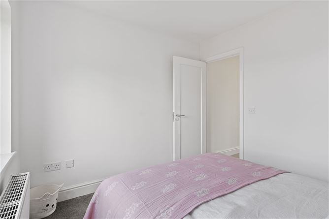 https://photos-a.propertyimages.ie/media/5/3/5/4950535/b1a2684a-c64d-4427-9c6c-9f002fd93442_l.jpg
