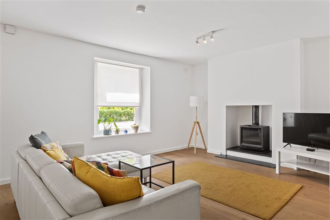 https://photos-a.propertyimages.ie/media/5/3/5/4950535/b1a2684a-c64d-4427-9c6c-9f002fd93442_l.jpg
