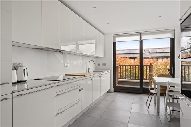 https://photos-a.propertyimages.ie/media/5/3/5/4950535/b1a2684a-c64d-4427-9c6c-9f002fd93442_l.jpg