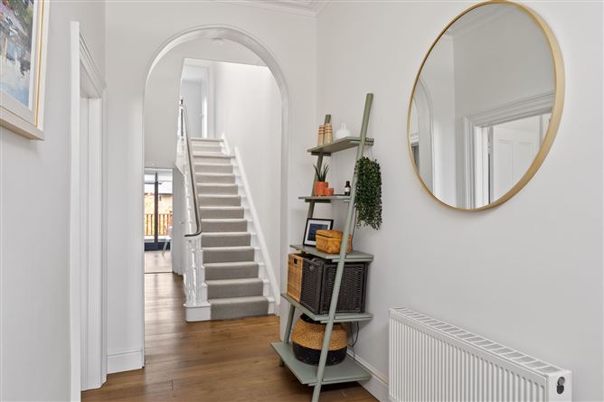 https://photos-a.propertyimages.ie/media/5/3/5/4950535/b1a2684a-c64d-4427-9c6c-9f002fd93442_l.jpg
