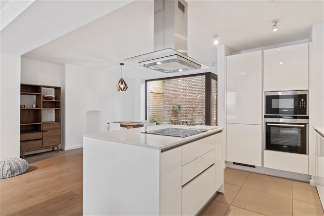 https://photos-a.propertyimages.ie/media/5/3/5/4950535/b1a2684a-c64d-4427-9c6c-9f002fd93442_l.jpg