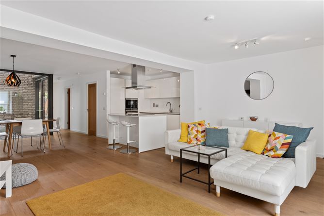 https://photos-a.propertyimages.ie/media/5/3/5/4950535/b1a2684a-c64d-4427-9c6c-9f002fd93442_l.jpg
