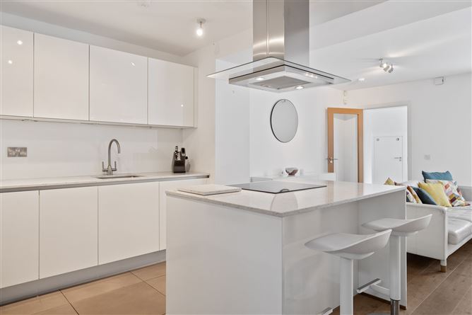 https://photos-a.propertyimages.ie/media/5/3/5/4950535/b1a2684a-c64d-4427-9c6c-9f002fd93442_l.jpg