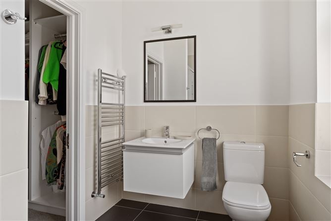 https://photos-a.propertyimages.ie/media/5/3/5/4950535/b1a2684a-c64d-4427-9c6c-9f002fd93442_l.jpg