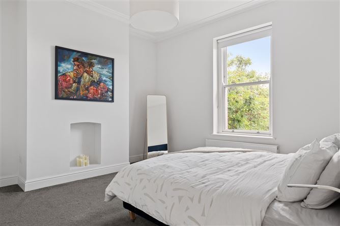 https://photos-a.propertyimages.ie/media/5/3/5/4950535/b1a2684a-c64d-4427-9c6c-9f002fd93442_l.jpg
