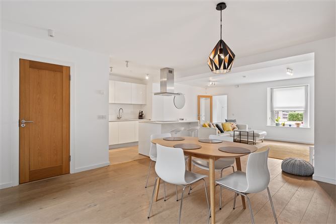 https://photos-a.propertyimages.ie/media/5/3/5/4950535/b1a2684a-c64d-4427-9c6c-9f002fd93442_l.jpg