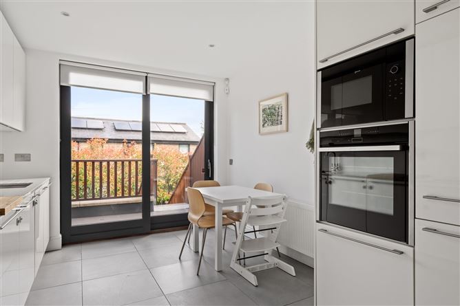 https://photos-a.propertyimages.ie/media/5/3/5/4950535/b1a2684a-c64d-4427-9c6c-9f002fd93442_l.jpg