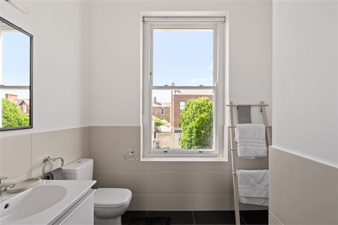 https://photos-a.propertyimages.ie/media/5/3/5/4950535/b1a2684a-c64d-4427-9c6c-9f002fd93442_l.jpg