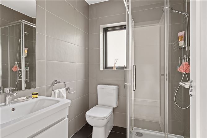 https://photos-a.propertyimages.ie/media/5/3/5/4950535/b1a2684a-c64d-4427-9c6c-9f002fd93442_l.jpg