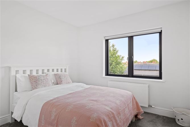 https://photos-a.propertyimages.ie/media/5/3/5/4950535/b1a2684a-c64d-4427-9c6c-9f002fd93442_l.jpg