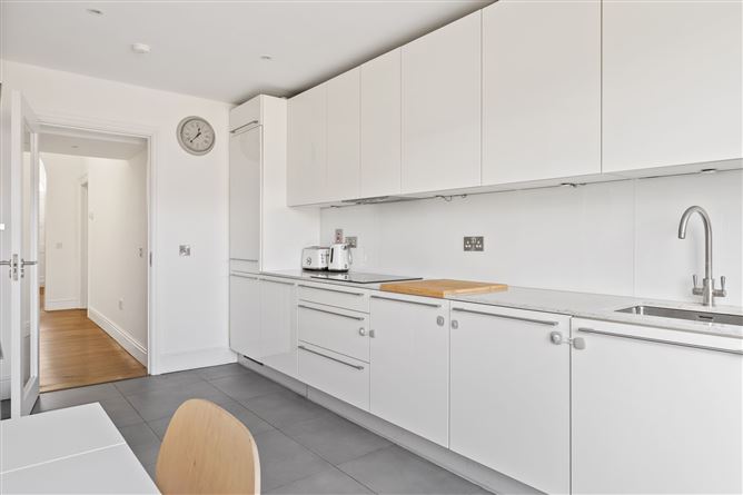 https://photos-a.propertyimages.ie/media/5/3/5/4950535/b1a2684a-c64d-4427-9c6c-9f002fd93442_l.jpg