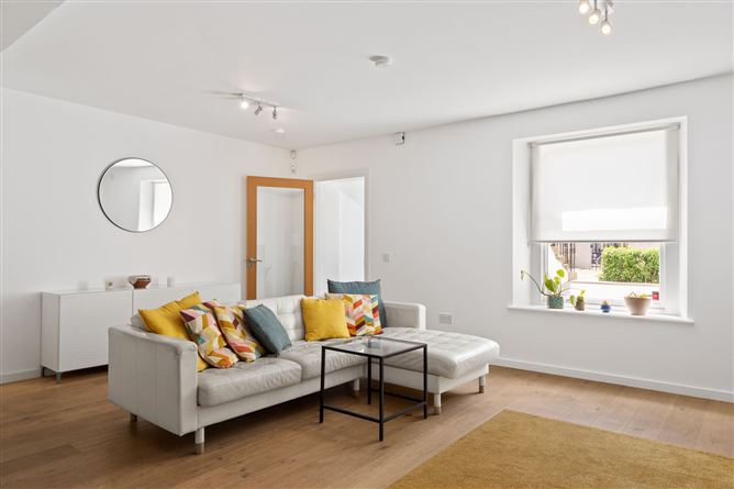 https://photos-a.propertyimages.ie/media/5/3/5/4950535/b1a2684a-c64d-4427-9c6c-9f002fd93442_l.jpg