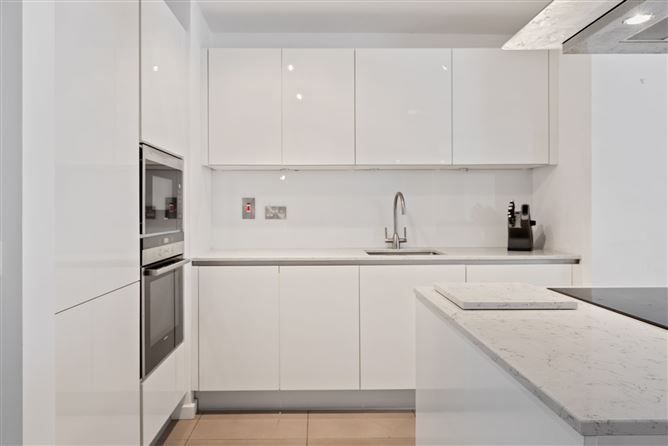 https://photos-a.propertyimages.ie/media/5/3/5/4950535/b1a2684a-c64d-4427-9c6c-9f002fd93442_l.jpg