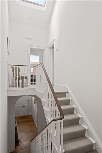 https://photos-a.propertyimages.ie/media/5/3/5/4950535/b1a2684a-c64d-4427-9c6c-9f002fd93442_l.jpg
